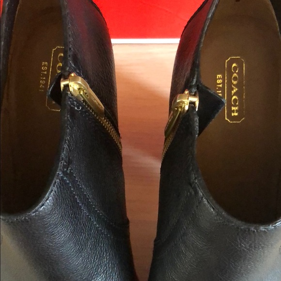 COACH BLACK LEATHER BOOTS - Picture 3 of 5